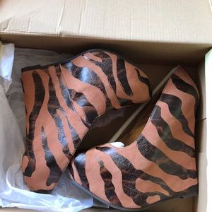 Cathy Jean Brown Wedge Shoes - Size 5